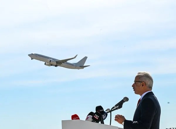 Bakan Uraloğlu açıkladı! İstanbul Havalimanı’ndan çifte başarı